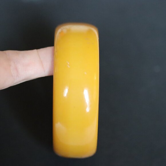 Vintage Bakelite Bangle Bracelets Pumpkin Yellow Orange Set of 2 - Picture 2 of 4